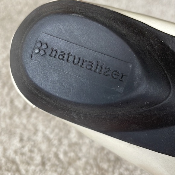Naturalizer patent leather flats - size 6.5M - Picture 6 of 6